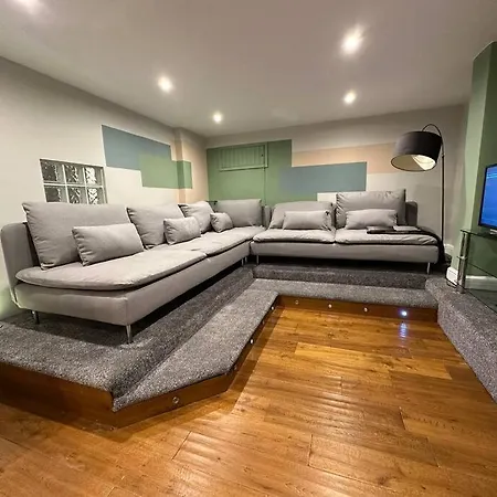 Stunning 5 Bed House In Chapel Allerton, Sleeps 9 * ليدز