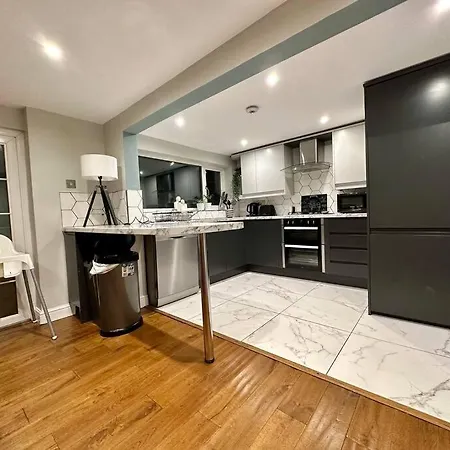 度假居 Stunning 5 Bed House In Chapel Allerton, Sleeps 9 *