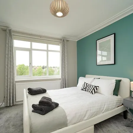 Stunning 5 Bed House In Chapel Allerton, Sleeps 9 度假居 利兹