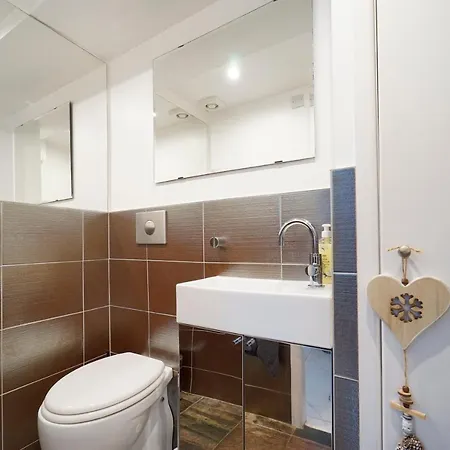 Stunning 5 Bed House In Chapel Allerton, Sleeps 9 بيت للعطل ليدز