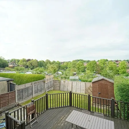 Stunning 5 Bed House In Chapel Allerton, Sleeps 9 بيت للعطل ليدز