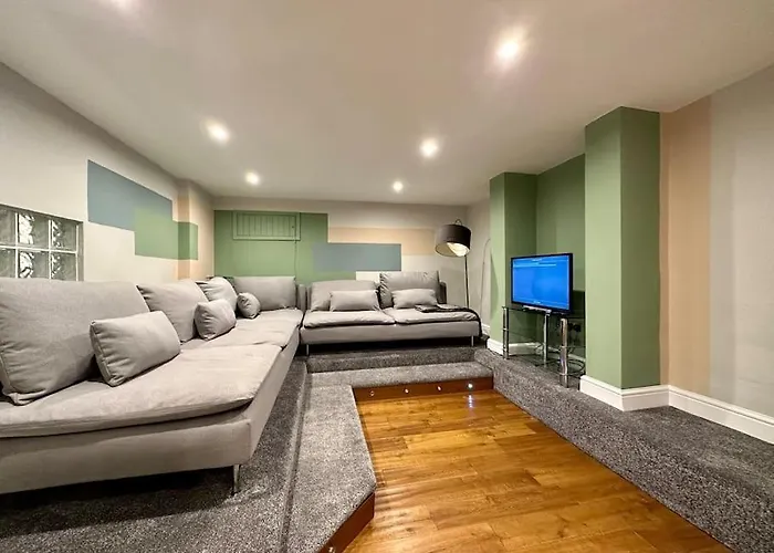 Stunning 5 Bed House In Chapel Allerton, Sleeps 9 펜션