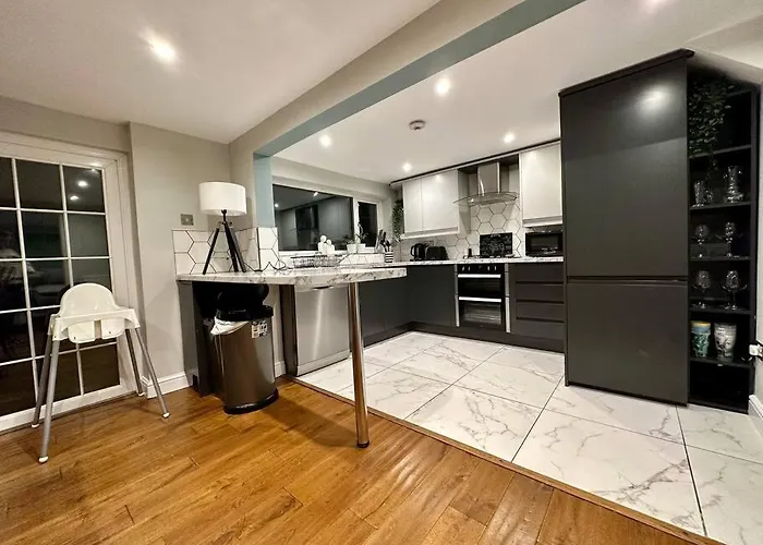 펜션 Stunning 5 Bed House In Chapel Allerton, Sleeps 9 *