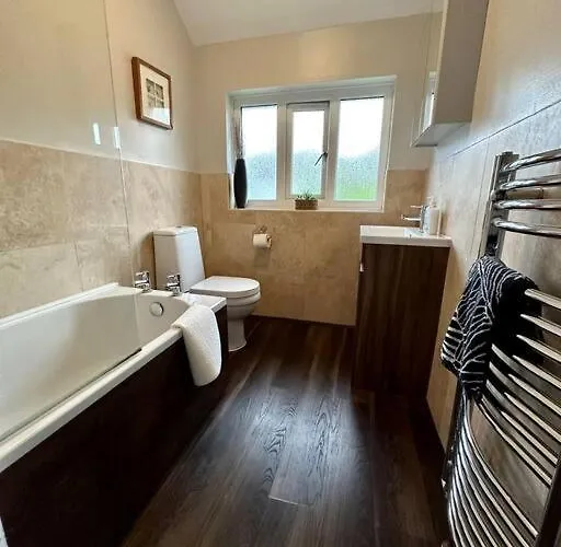 Stunning 5 Bed House In Chapel Allerton, Sleeps 9 리즈