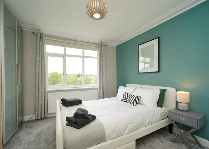 Stunning 5 Bed House In Chapel Allerton, Sleeps 9 펜션 리즈