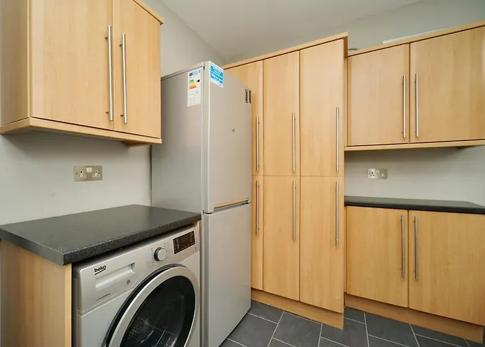 Stunning 5 Bed House In Chapel Allerton, Sleeps 9 펜션 *