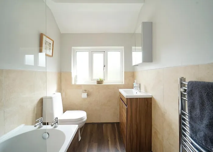 Stunning 5 Bed House In Chapel Allerton, Sleeps 9