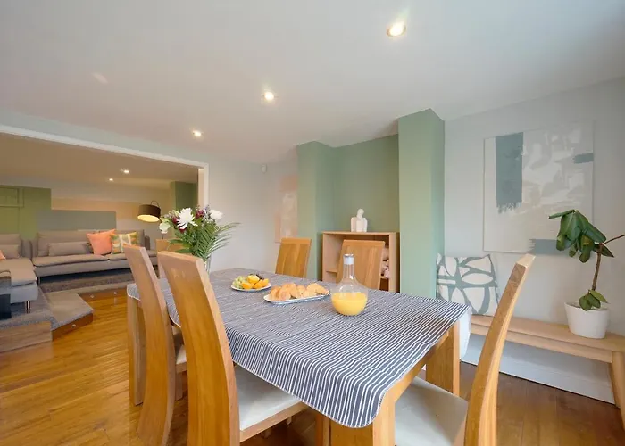 Stunning 5 Bed House In Chapel Allerton, Sleeps 9 Leeds (West Yorkshire)