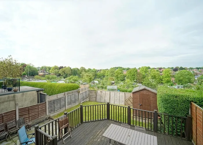 Stunning 5 Bed House In Chapel Allerton, Sleeps 9 Holiday home Leeds (West Yorkshire)