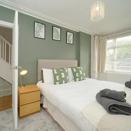 펜션 Stunning 5 Bed House In Chapel Allerton, Sleeps 9